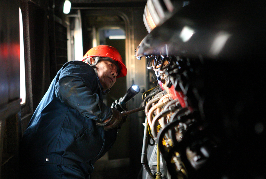 Spring Travel rush: Man who keeps trains on track