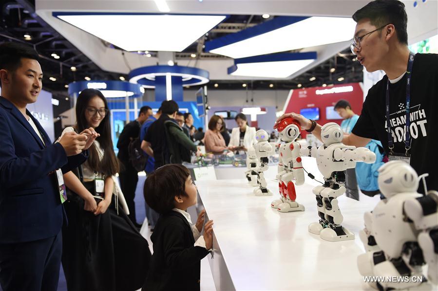 Robots, AI, drones launch mobile internet event in Beijing