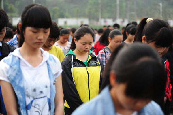 Public mourning held for quake victims