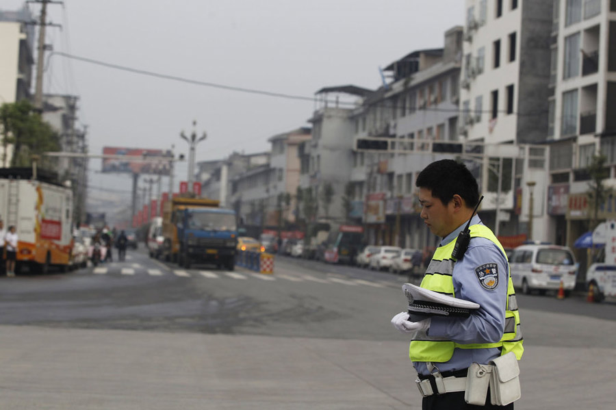 Mourning for the Lushan quake victims in SW China