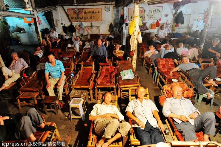 The last storytelling theater in E China