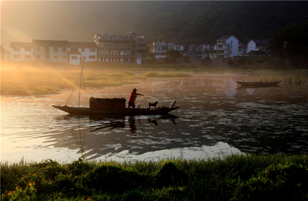 Fisherman's day begins on Xin'an River