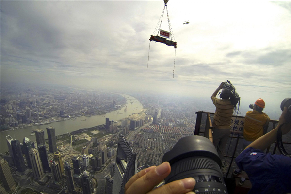 World's 2nd tallest building tops out in China