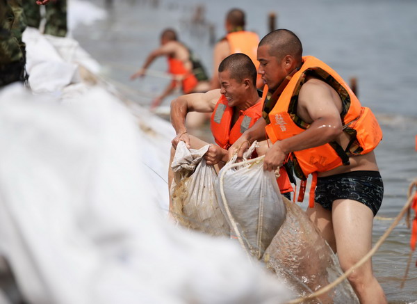 Levees reinforced in NE China