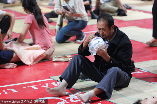 Parents sleep on floors in display of love