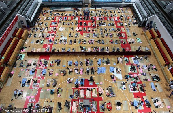 Parents sleep on floors in display of love