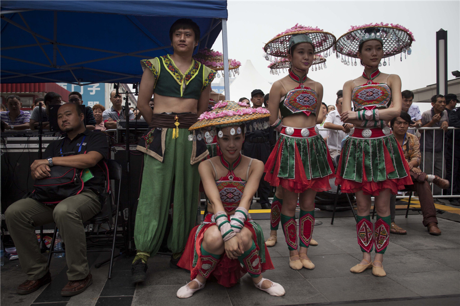 World shows flare at Beijing tourism event