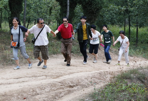 Blind people see the world in outdoor exercise