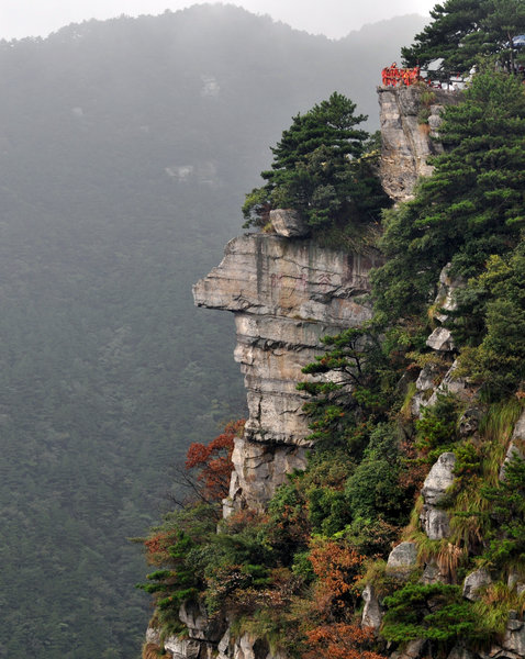 Rock face on Lushan Mountain