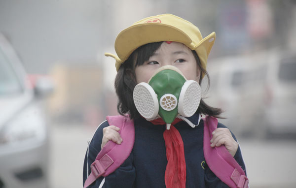 Heavy smog shrouds E China