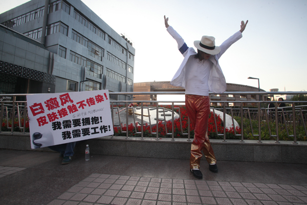 Chinese man shares Michael Jackson's skin issues