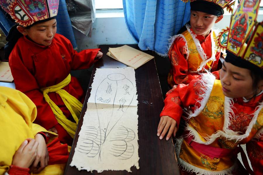 Learning Dongba culture in SW China