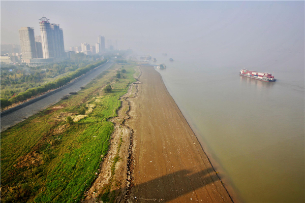 Drought hits middle and lower reaches of Yangtze River