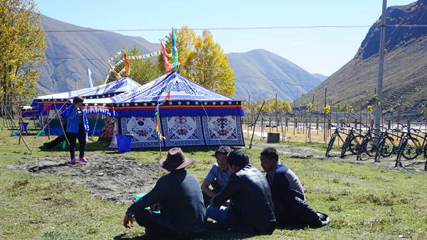 Sichuan-Tibet Highway boosts tourism in remote mountainous village