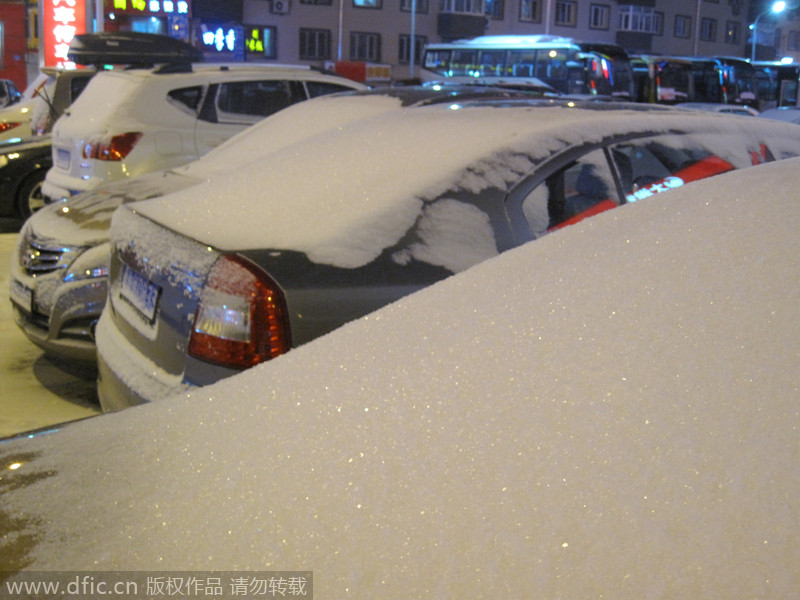 Snowfall makes early visit to North China