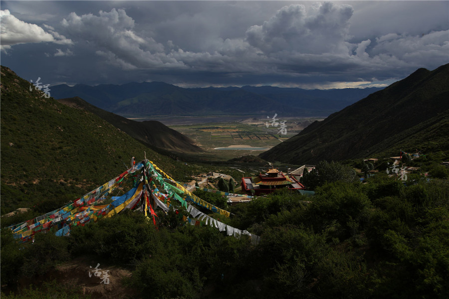 Nuns in a Tibet temple