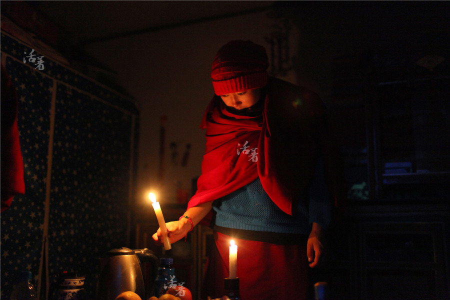 Nuns in a Tibet temple