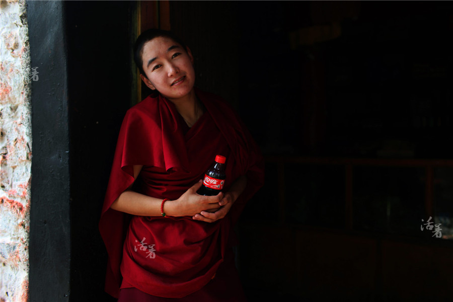 Nuns in a Tibet temple