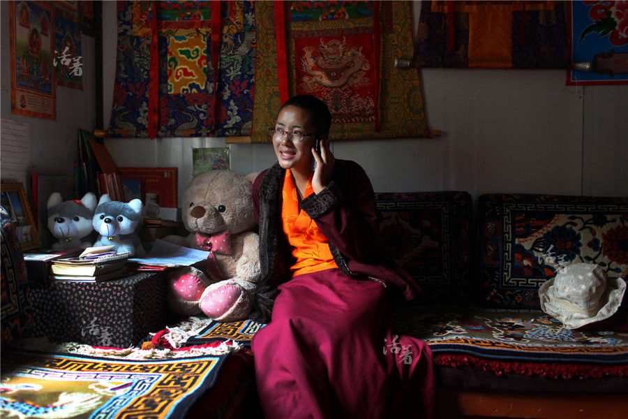 Nuns in a Tibet temple