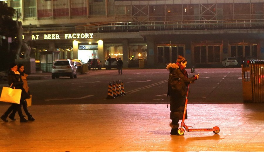 Female designated driver's life in Shanghai