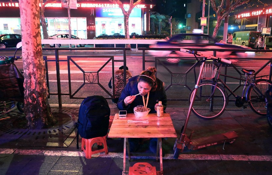 Female designated driver's life in Shanghai