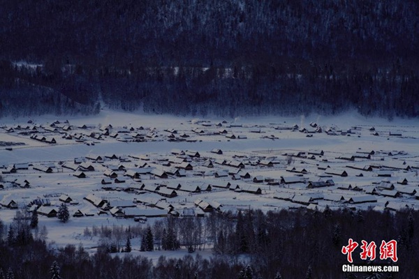 Snow turns village in Xinjiang into a fairy world