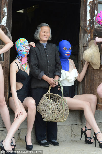 Face-kini fad hits models