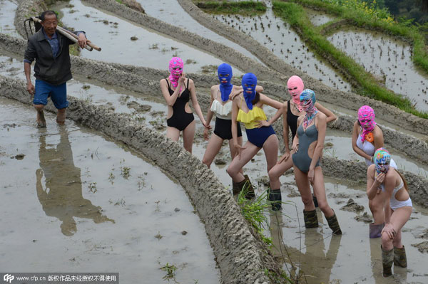 Face-kini fad hits models