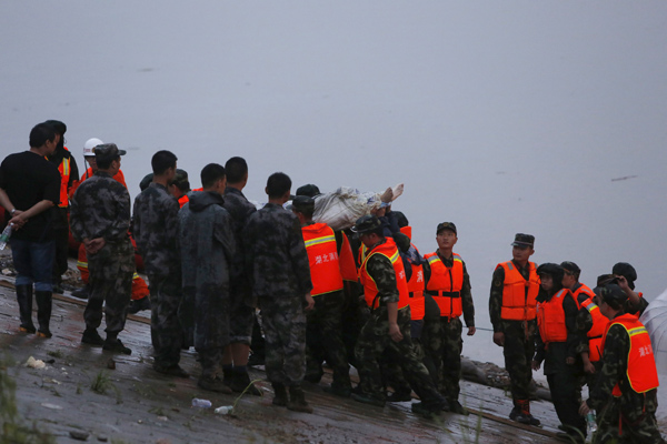 Rescuers fought bad weather at night