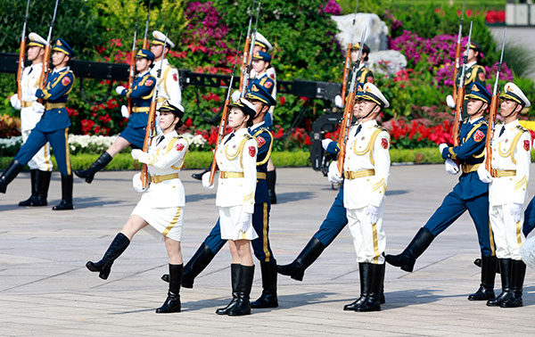 China marks Martyrs' Day at Tian'anmen Square