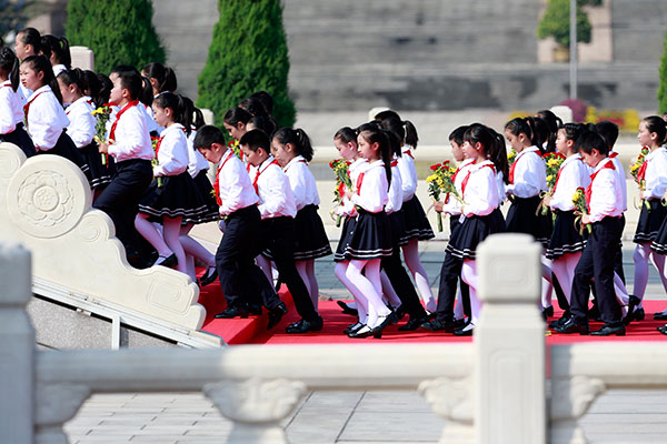 China marks Martyrs' Day at Tian'anmen Square