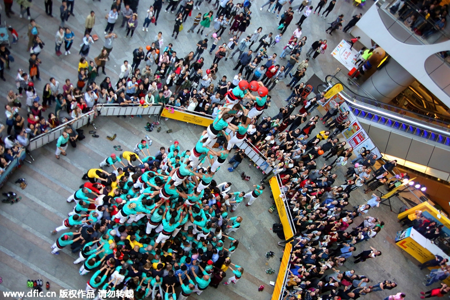 Spanish-made human tower wows Shanghai audience