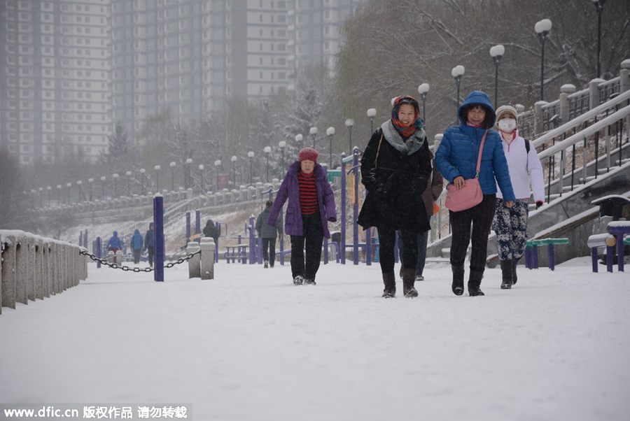 Snow hits North China with low temperature followed