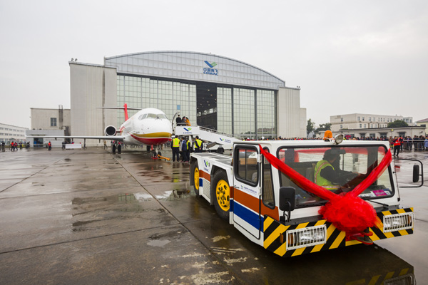 China's first regional jet delivered