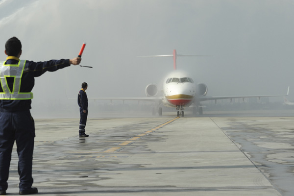 China's first regional jet delivered