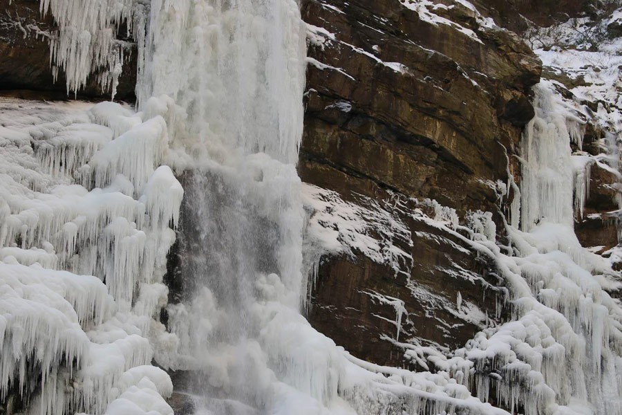 Cold snap brings joy and beauty to south China