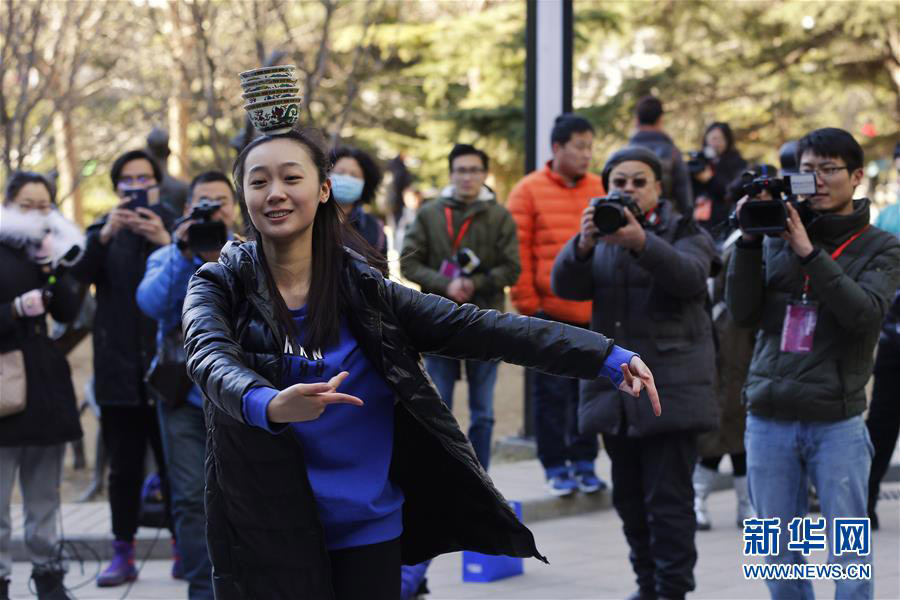 Candidates sit for second round of exam at Beijing Film Academy