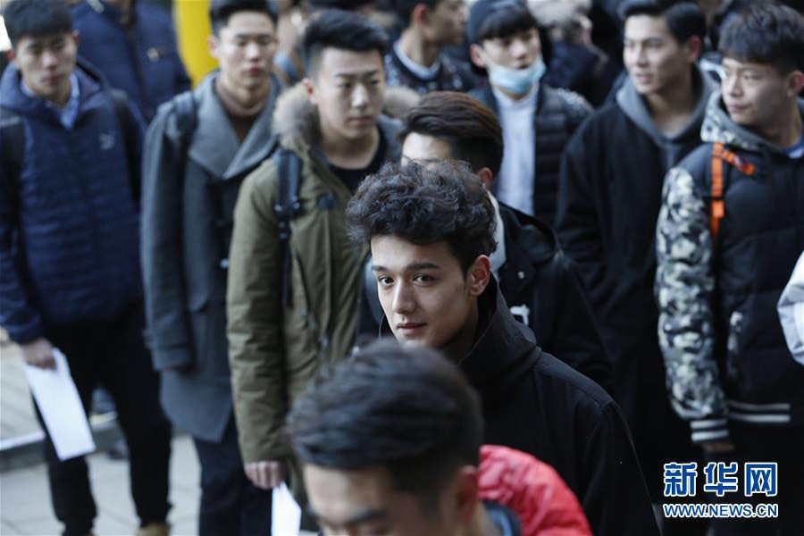 Candidates sit for second round of exam at Beijing Film Academy