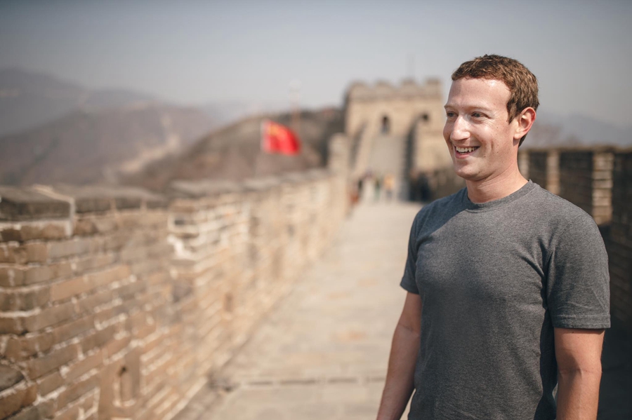 Facebook's Mark Zuckerberg visits China's Great Wall