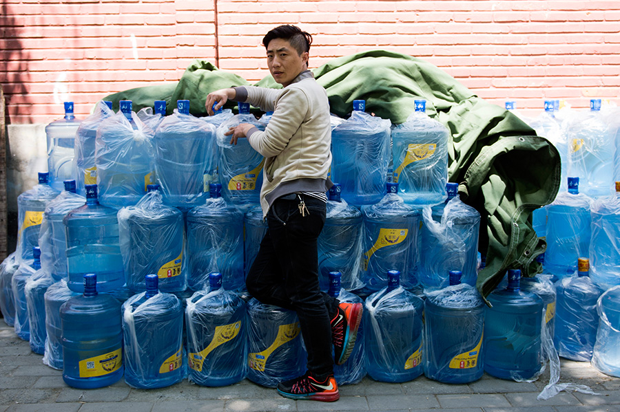 Snapshots of modern-day Chinese at work