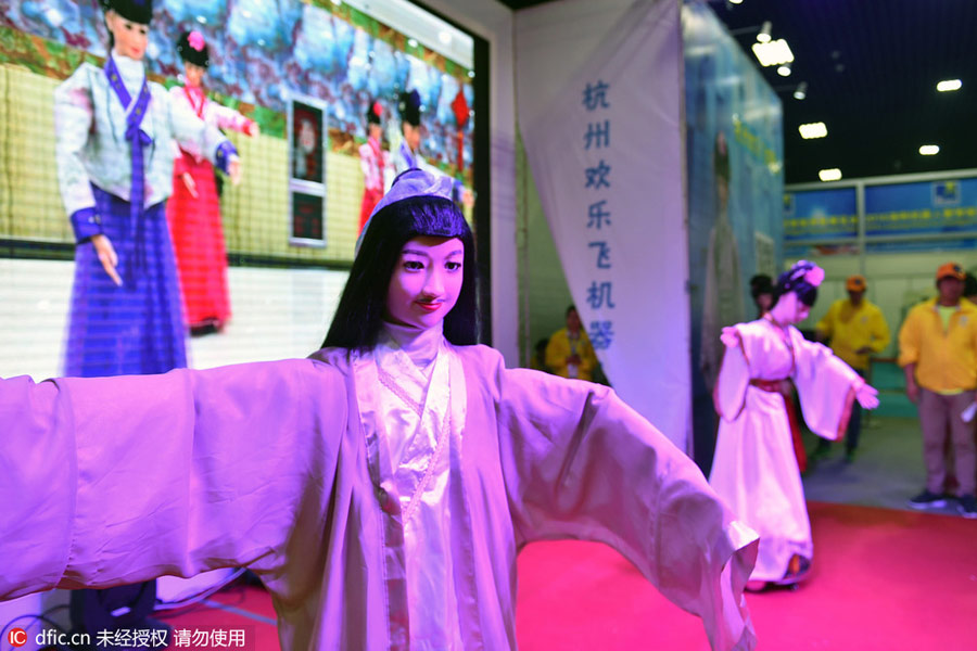 Robots dance, fight fire and serve meal at Henan expo