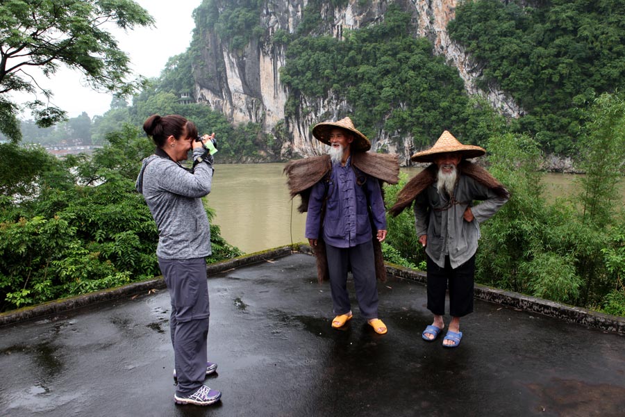 Stars of Lijiang River: Elderly brothers with white beards