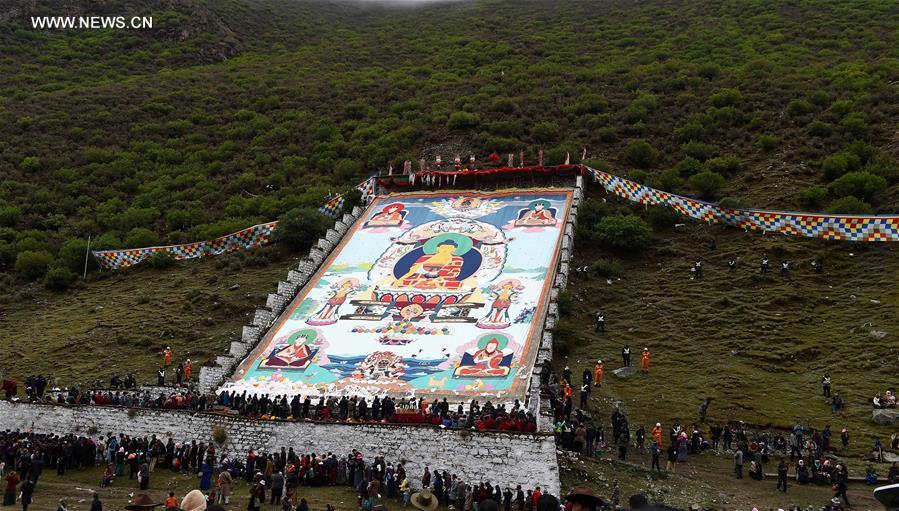 Thangka worship activity held in Lhasa