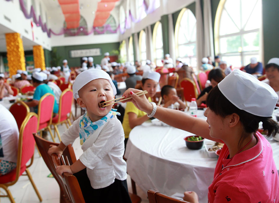 Beijing Muslims mark end of Ramadan