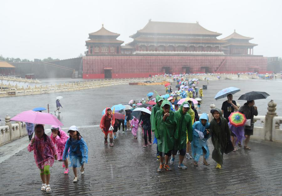 Beijing issues yellow alert for heavy rain, train, flights delayed