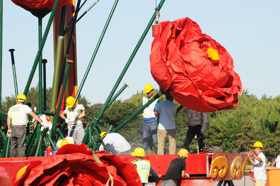 Holiday bouquet decorates Tiananmen Square