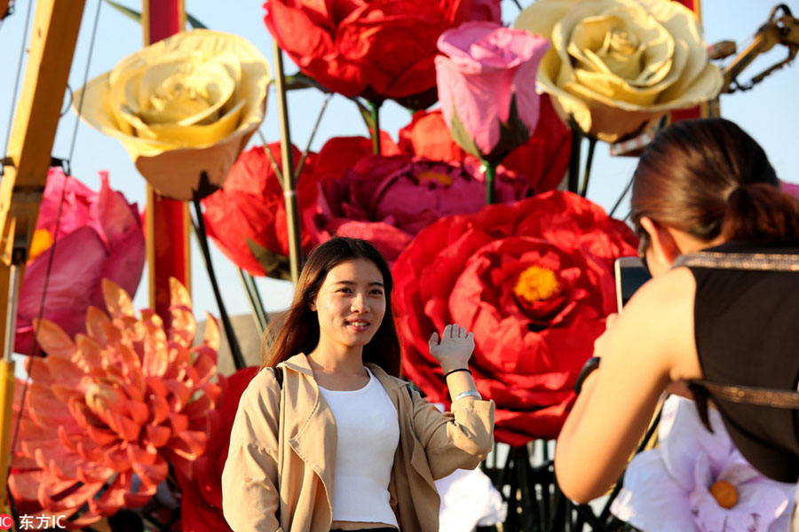 Holiday bouquet decorates Tiananmen Square