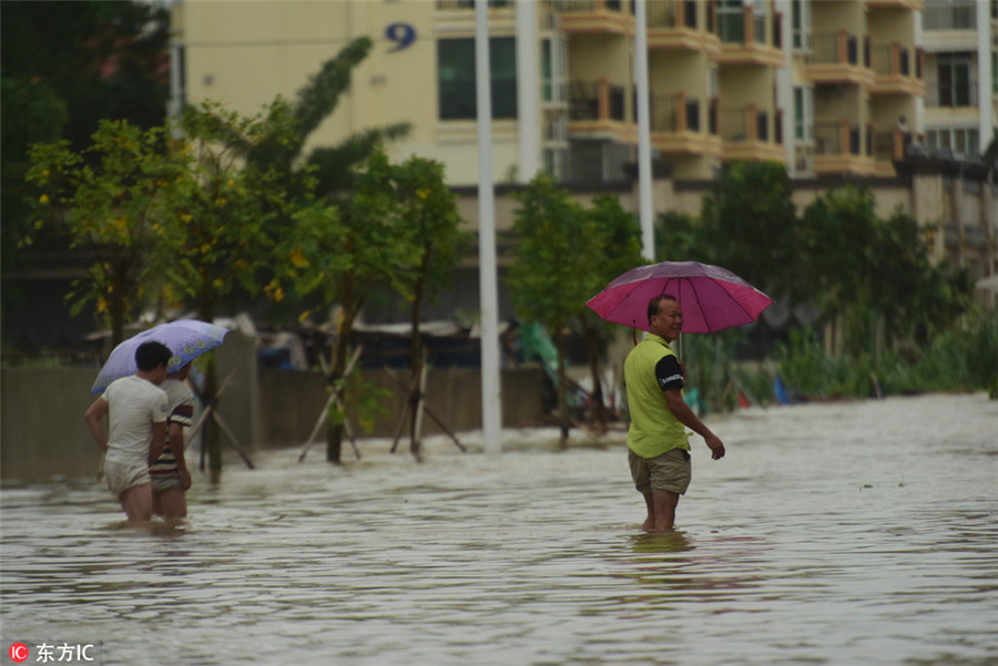 Typhoon Sarika makes landfall in South China