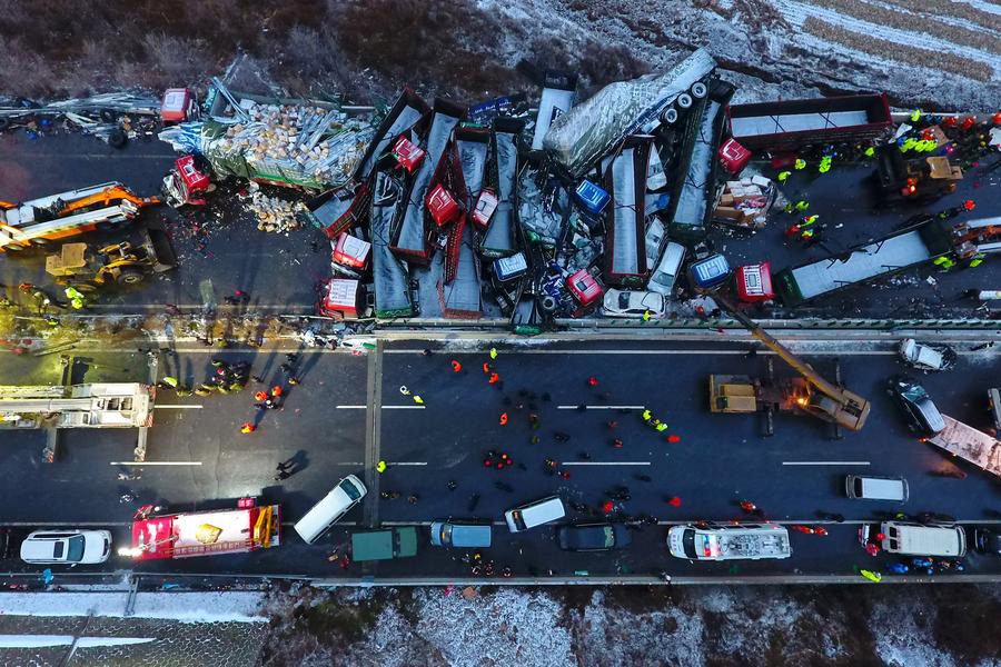 17 killed, 37 injured in N China pileup