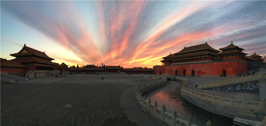 Beijing wakes to rosy dawn